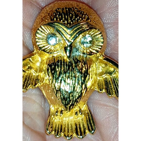 Vintage Owl Brooch Gold Plated Textured Clear Rhinestones Detailed Bird Pin - Picture 3 of 10